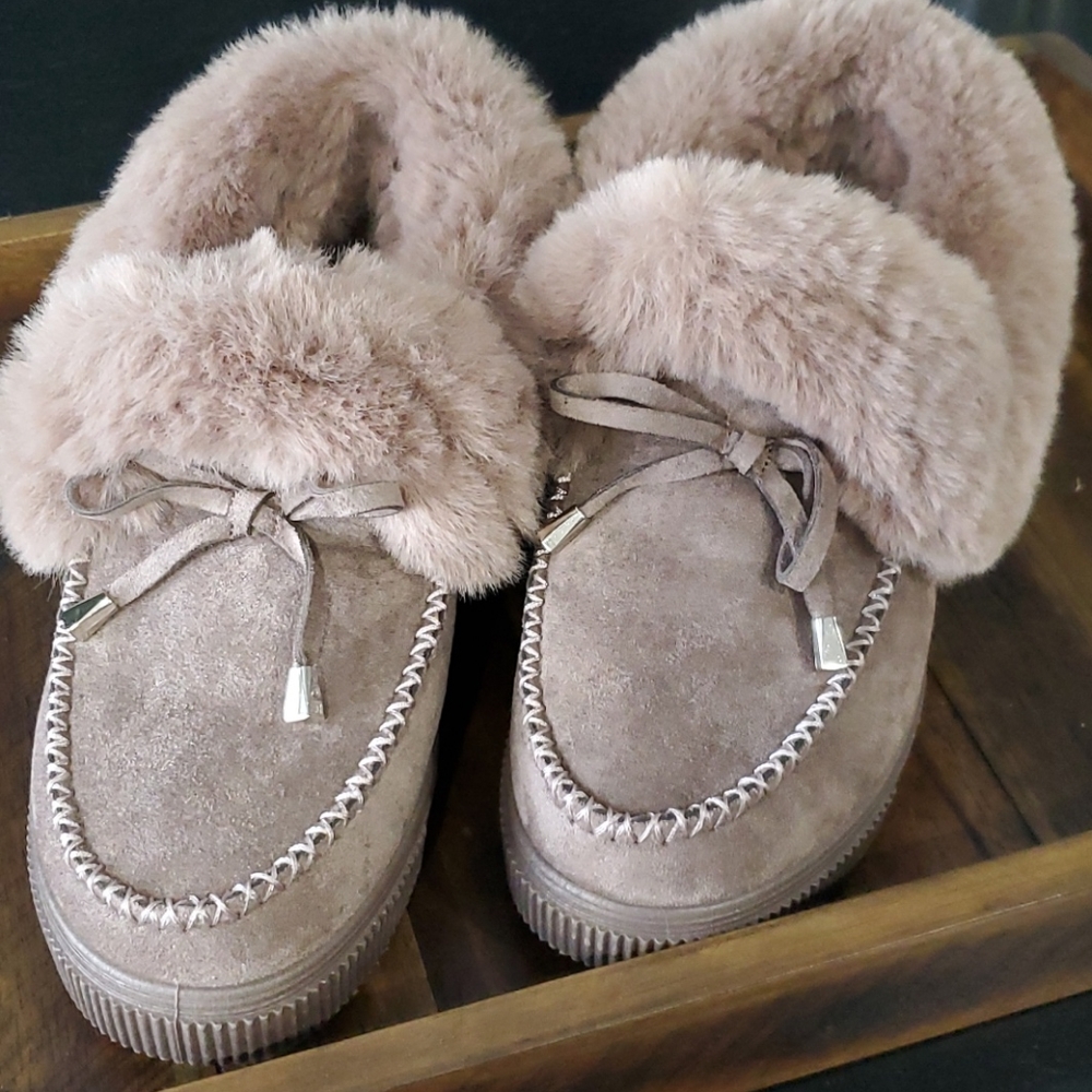 Slipper moccasins